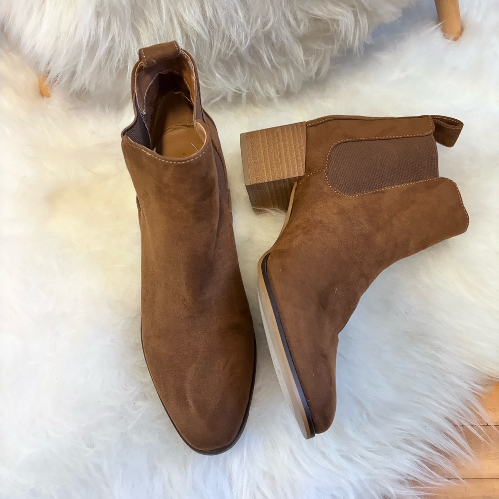 American Eagle Outfitters Tan Ankle Booties